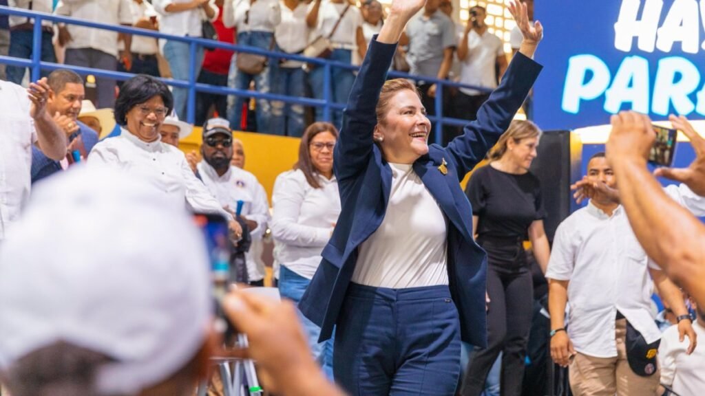 Carolina Mejía reafirma en Barahona su ruta hacia 2028 en actividad del PRM