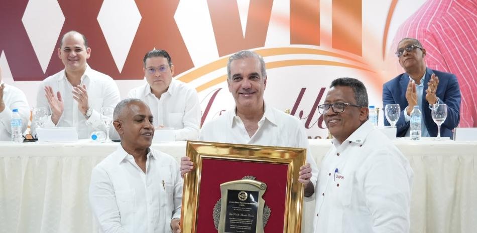 Umpih distingue a Abinader, Sanz Lovatón y Pérez en su asamblea anual y resalta apoyo al sector