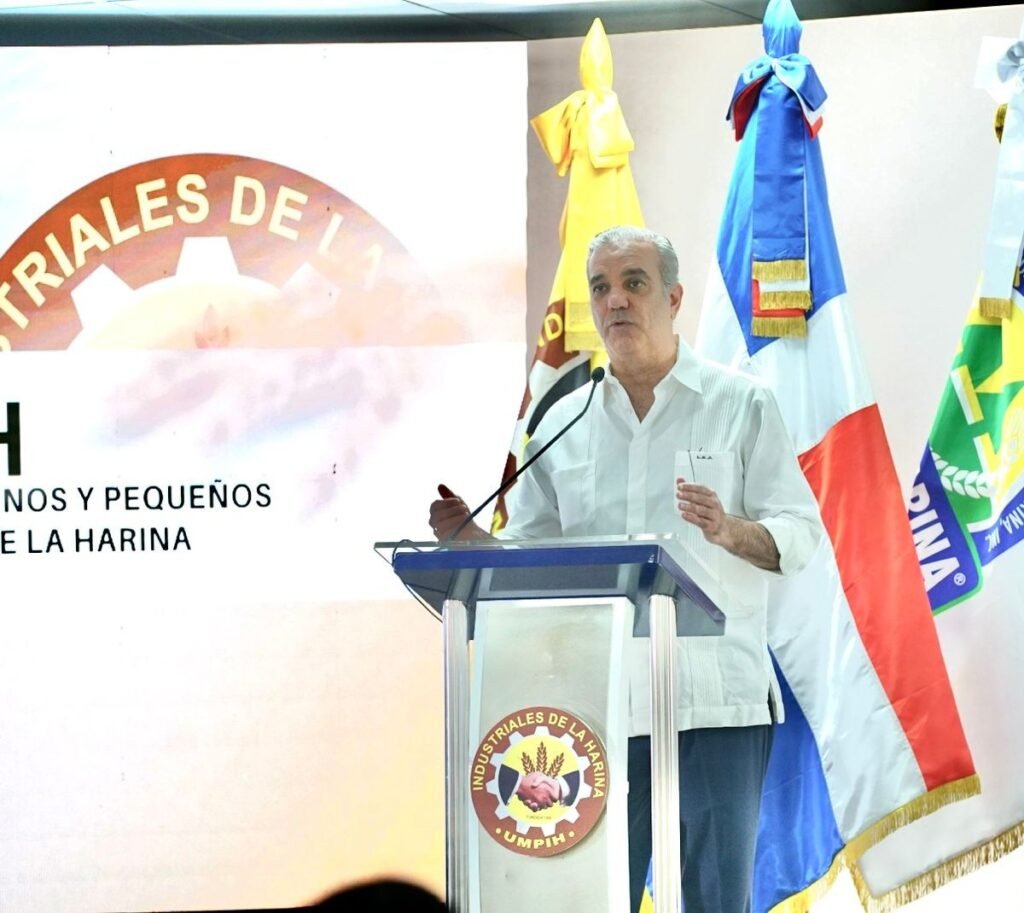 Abinader reafirma respaldo al sector harinero para sostener el precio del pan