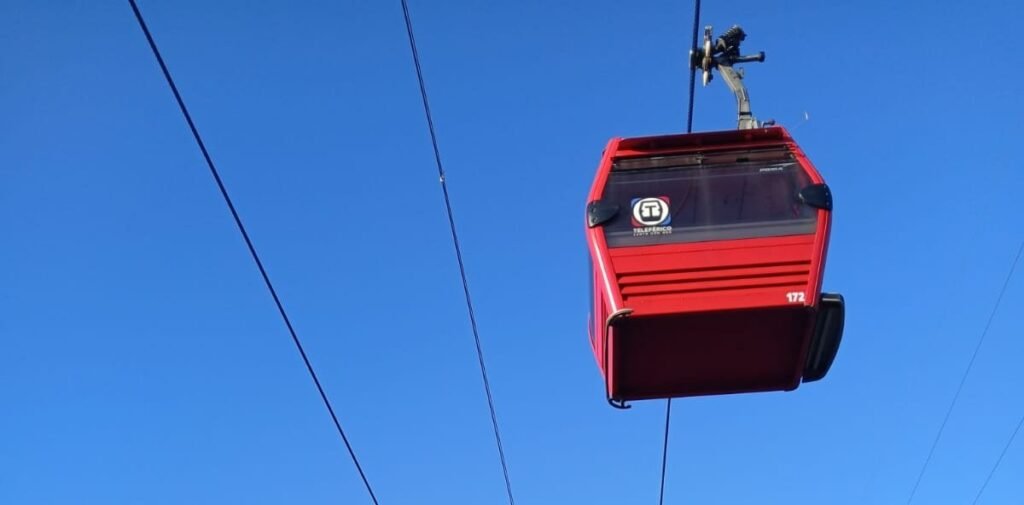 Usuarios deberán ajustar sus traslados por la suspensión en un tramo del Teleférico de Santo Domingo