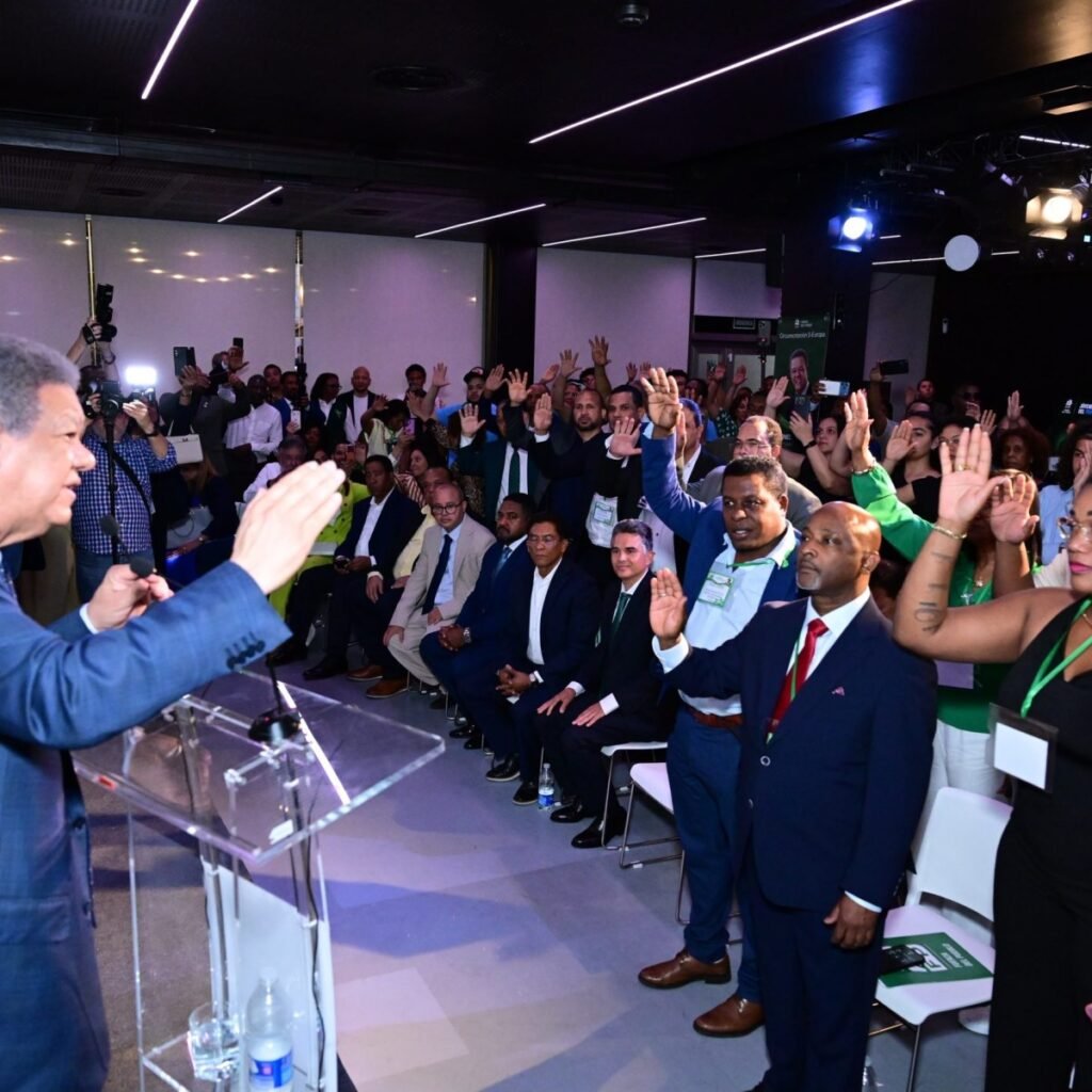 Leonel encabeza en Madrid la juramentación de dirigentes que pasan a Fuerza del Pueblo