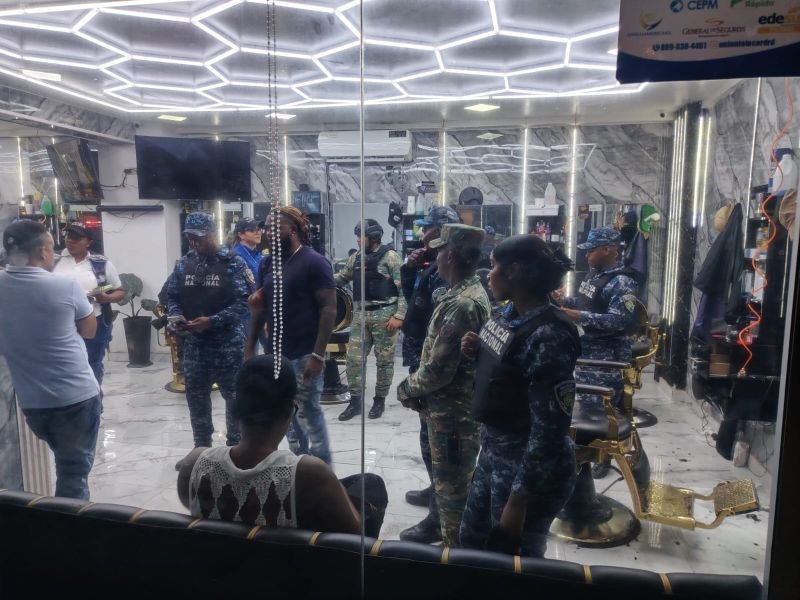 Vecinos denuncian y autoridades hallan reincidencias e irregularidades en negocios de Ciudad Juan Bosch