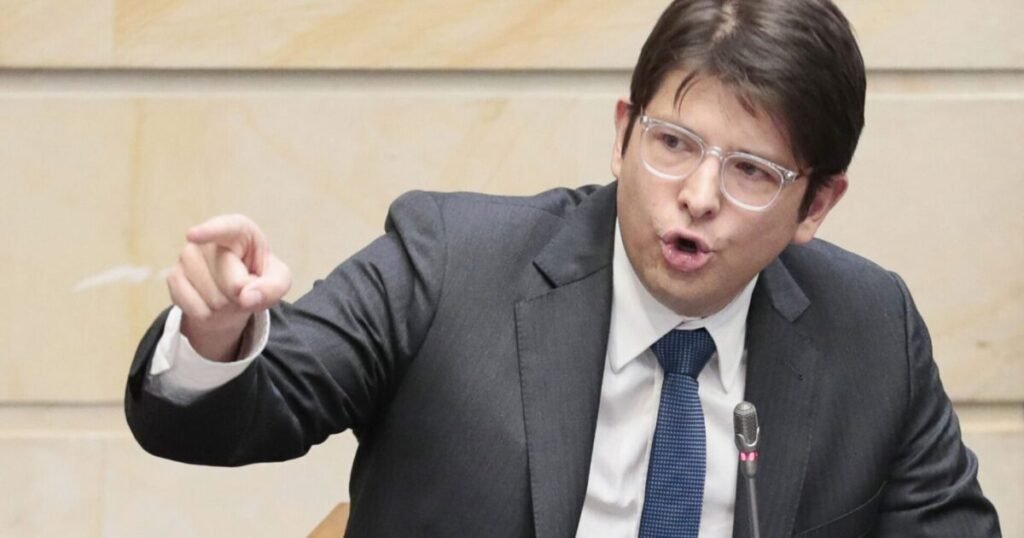 A un año del crimen de Miguel Uribe, persisten las preguntas sobre seguridad y el impacto institucional en Colombia