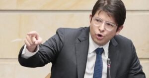 A un año del crimen de Miguel Uribe, persisten las preguntas sobre seguridad y el impacto institucional en Colombia