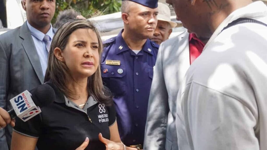 Rosalba Ramos alerta en Villa Consuelo sobre metales de dudosa procedencia y el impacto del robo de tapas y registros