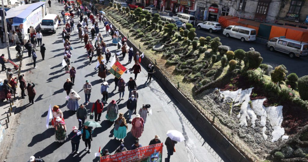 Bolivia reduce a mínimo los bloqueos tras 44 días, pero sigue la presión sobre servicios esenciales