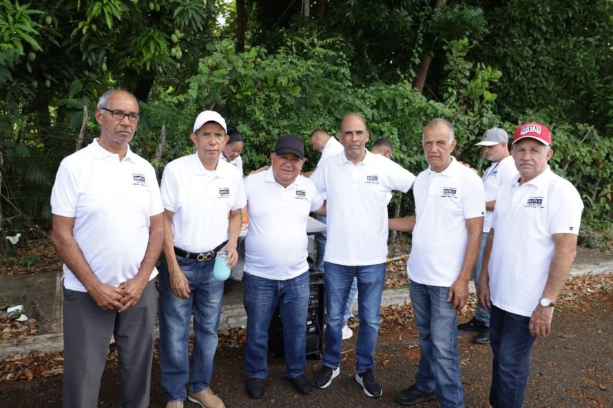 Emitaxi inspecciona más de 450 unidades en Santiago y pone de relieve la necesidad de controles continuos