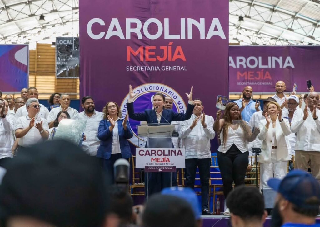 Carolina Mejía impulsa su aspiración presidencial en un acto del PRM en San Cristóbal y pone el foco en la continuidad oficialista