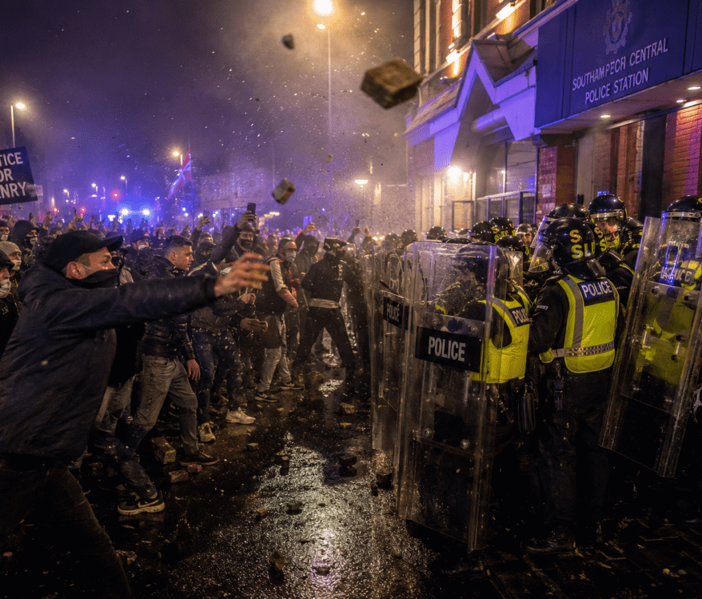 Southampton vive disturbios y reabre las críticas por la actuación policial en el caso Henry Nowak