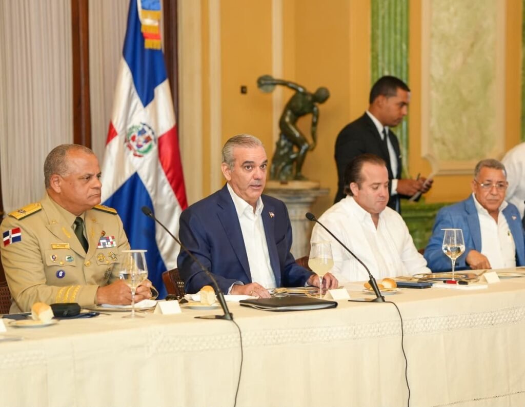 Abinader refuerza la postura en la frontera ante el avance de la crisis haitiana