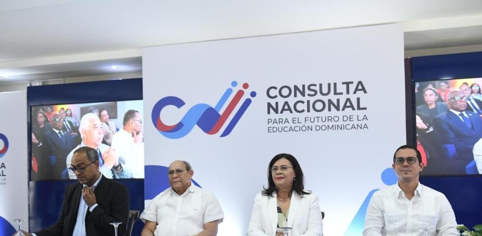 Infotep abre consulta sobre la reforma educativa y el Gobierno insiste en el giro digital
