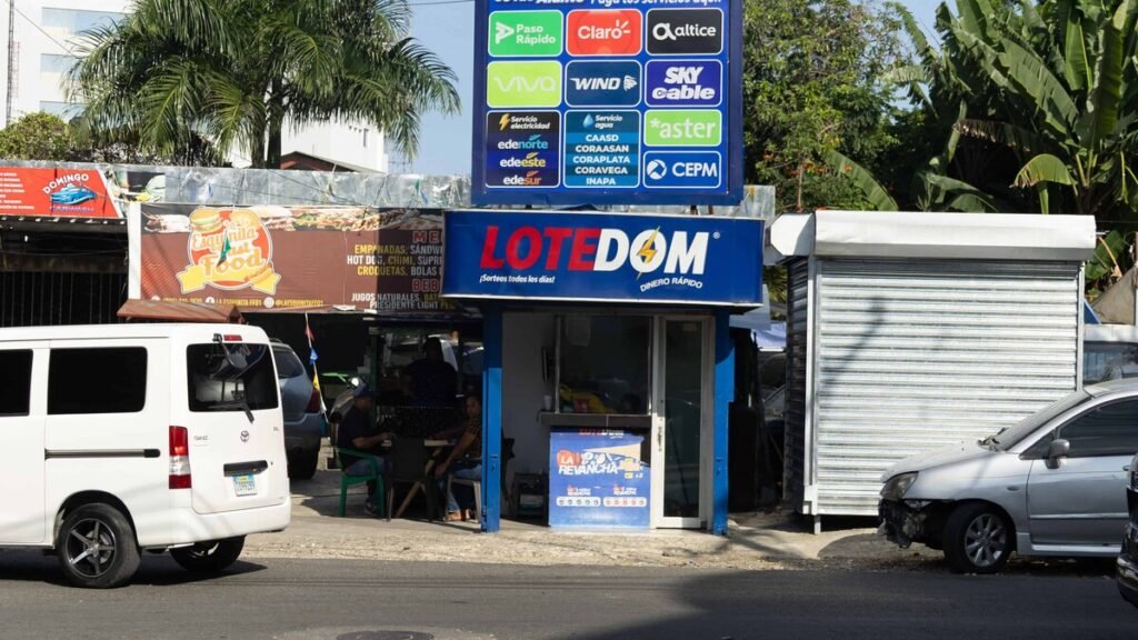 La banca de Lotedom en Los Jardines reaviva el debate sobre el uso de la acera