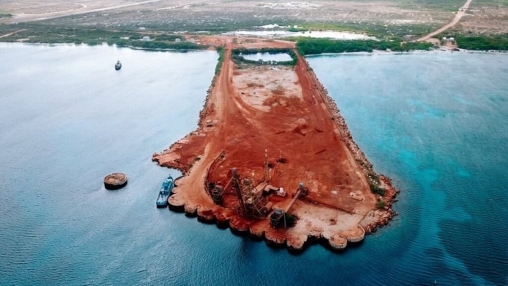 Pedernales: la apuesta turística sigue en debate entre decretos, fideicomiso y obras en marcha