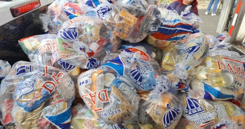 Santiago: reparto de 26 mil kits alimenticios expone de nuevo la precariedad en varios sectores