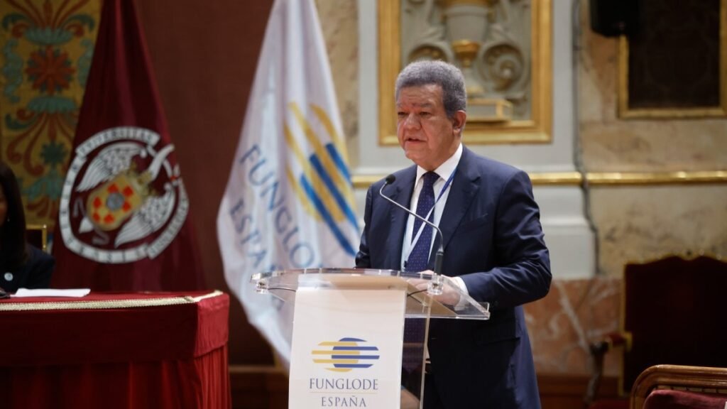 Leonel Fernández advierte en Madrid que América Latina puede quedar rezagada si no impulsa la IA y la economía del conocimiento