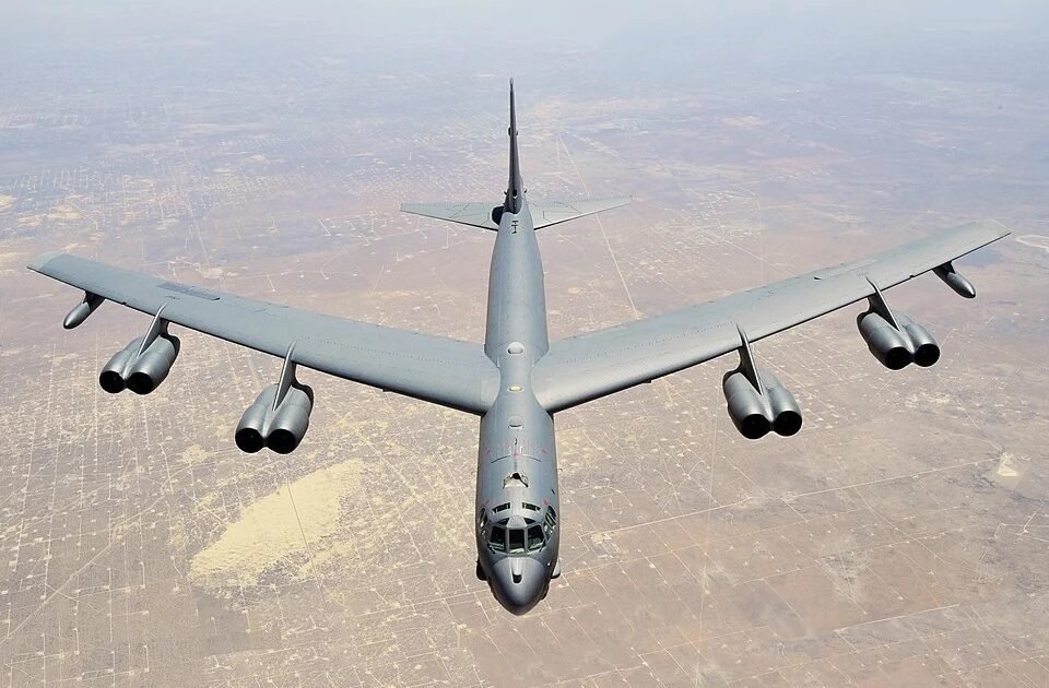 Choque de un B-52 en California dispara preguntas sobre la seguridad y el mantenimiento de la flota