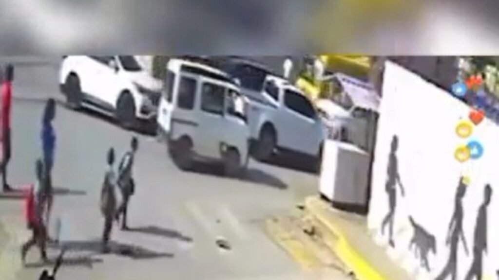 Menor cae en alcantarilla sin tapa en Brisas del Este y reaviva alerta por seguridad vial