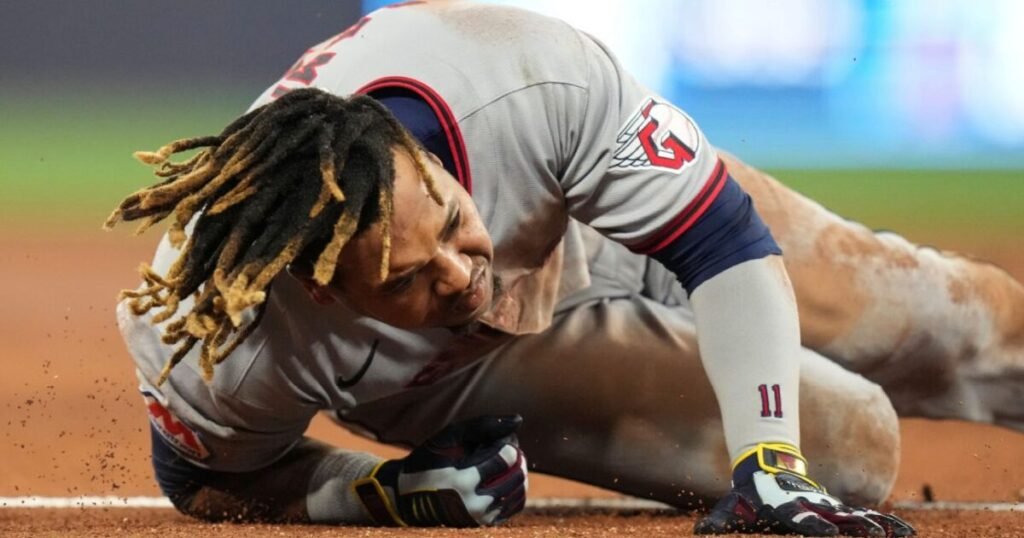 Cleveland pierde a José Ramírez por una fractura en la mano izquierda y suma un golpe más a su temporada