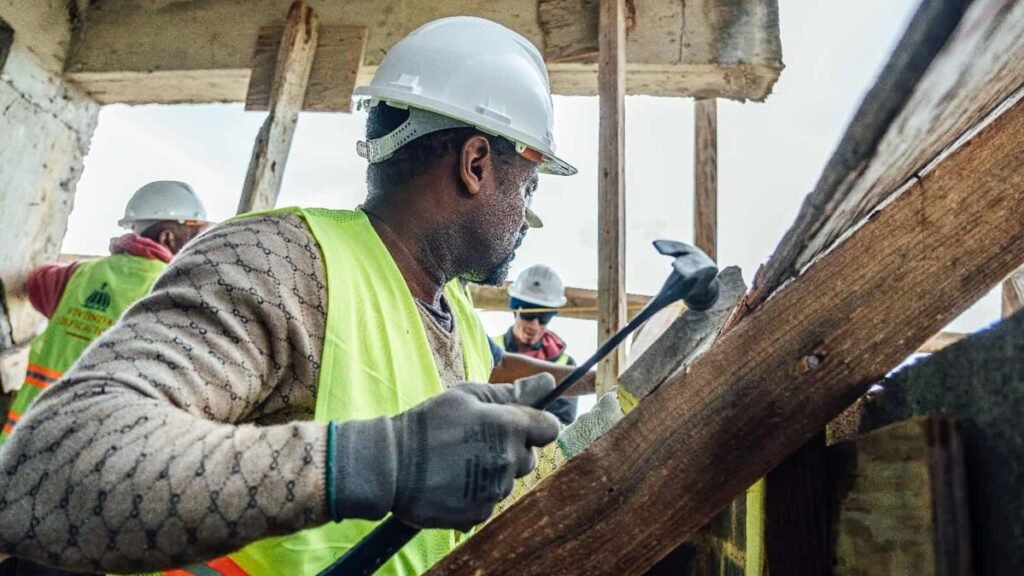 La construcción dominicana opera casi por completo en manos privadas y con baja presencia estatal