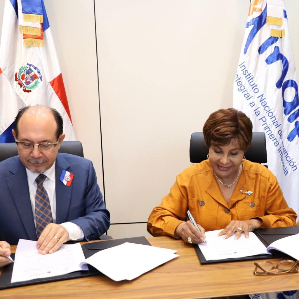 INAIPI firma acuerdo académico con la Universidad Albizu en medio de exigencias por mejores servicios a la primera infancia