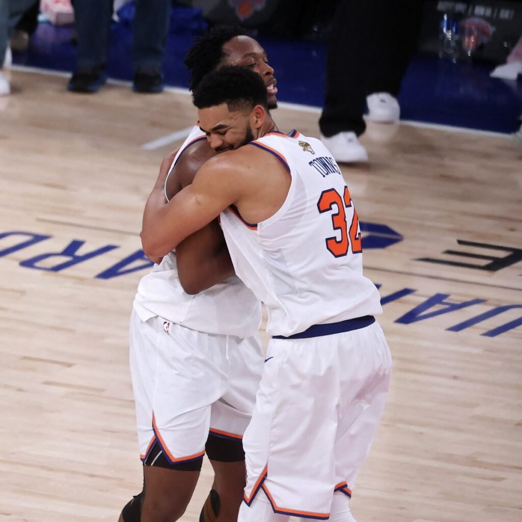 Knicks revierten un juego límite y dejan a los Spurs ante preguntas por un cierre que se les escapó