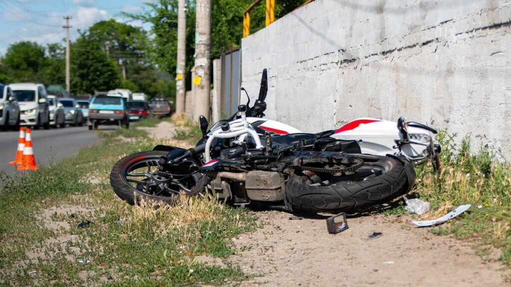 Joven muere en choque durante carrera clandestina en Moca y vecinos piden frenar las competencias