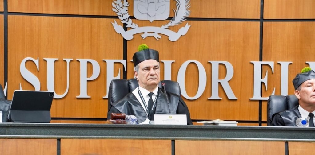 Fallo del TSE destapa crisis interna en el PHD y obliga a liberar cuentas embargadas del partido
