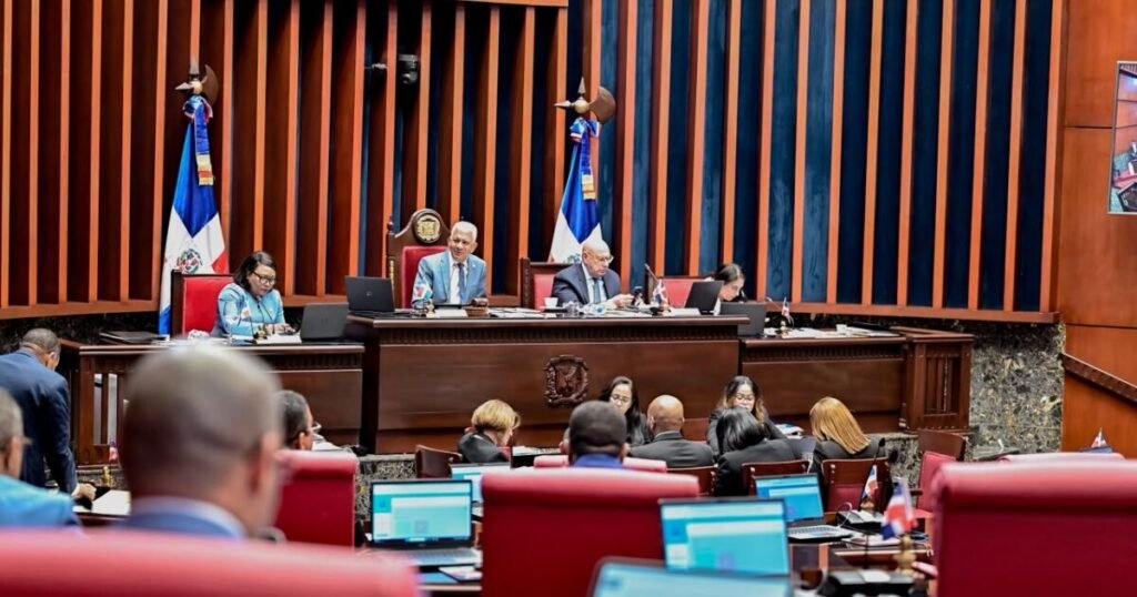 El Senado acelera la reforma de residuos y prohíbe importar plásticos de un solo uso y foam sin certificación