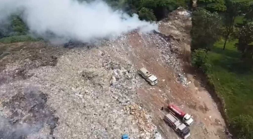Alcalde de Jarabacoa dice que el Gobierno no ha respondido ante incendio en vertedero que supera el año y medio