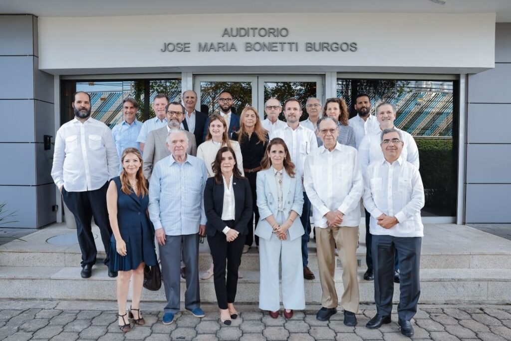 Grupo SID recibe a la embajadora de EE. UU. y exhibe su alcance industrial y exportador