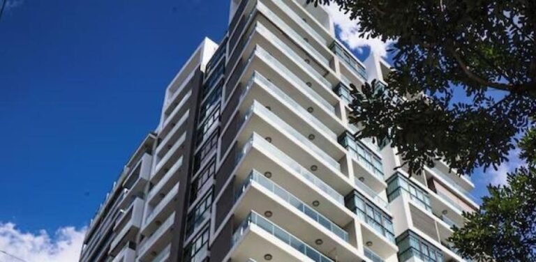 Dos fallecidos y una joven sobreviviente dejan caso abierto en una torre de Piantini