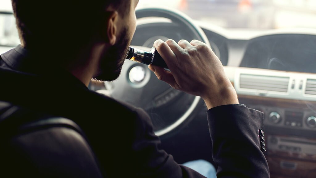El vapeo altera miles de genes en la boca y presenta un daño más variable que el cigarrillo, según un estudio