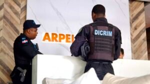 Pesquisas en la torre de Piantini siguen sin aclarar la muerte de madre e hijo