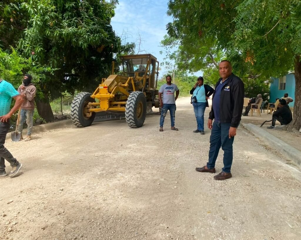 Comienza el asfaltado en Galván tras una larga espera y revive la demanda por obras del Gobierno