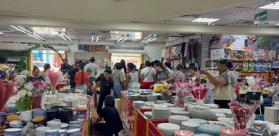 Compras más lentas y precios altos dejan un Día de las Madres más contenido en Santiago