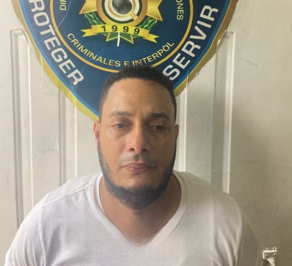 Detienen en Monte Plata a hombre vinculado a homicidio tras órdenes de arresto vigentes
