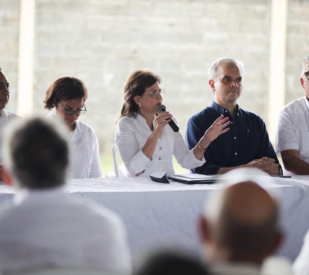 Peña anuncia titulaciones en Monte Plata y los ganaderos insisten en reclamar vías y crédito