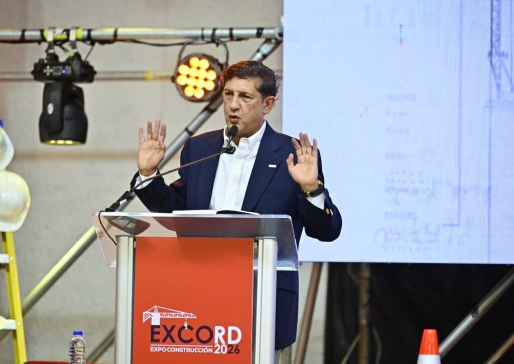 Manuel Estrella señala agua, movilidad e infraestructura como retos de Santiago