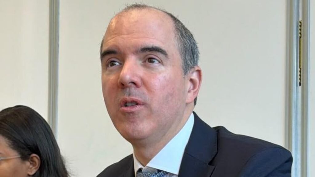 RD puede crecer 4% este año, pero Revilla vincula el avance a reformas y a un entorno externo más favorable
