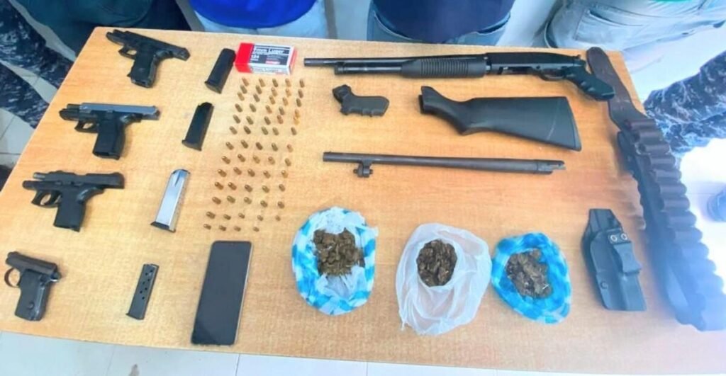 Operativos en Barahona exponen circulación de armas ilegales y drogas en la zona costera