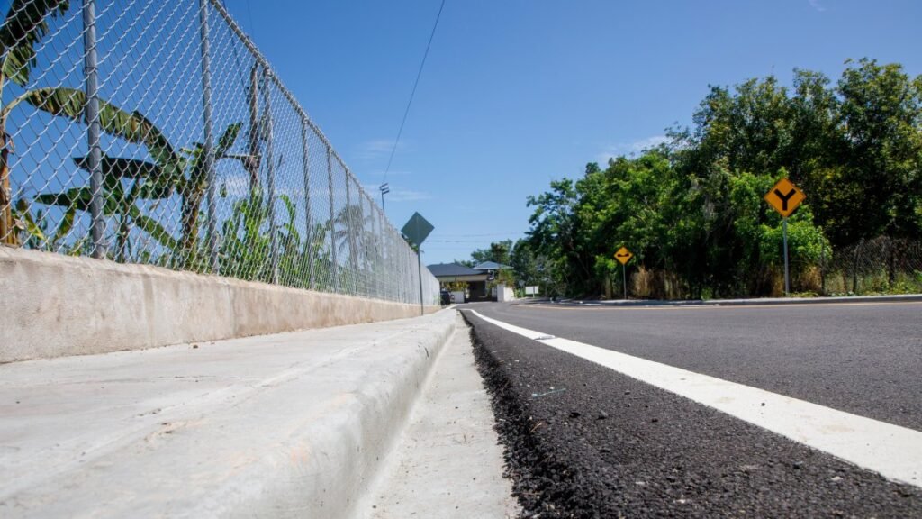 Abinader abre la carretera Cruce de Carrizal-La Piedra-La Guázuma y EGEHID dice que continúan otras obras en la Sierra