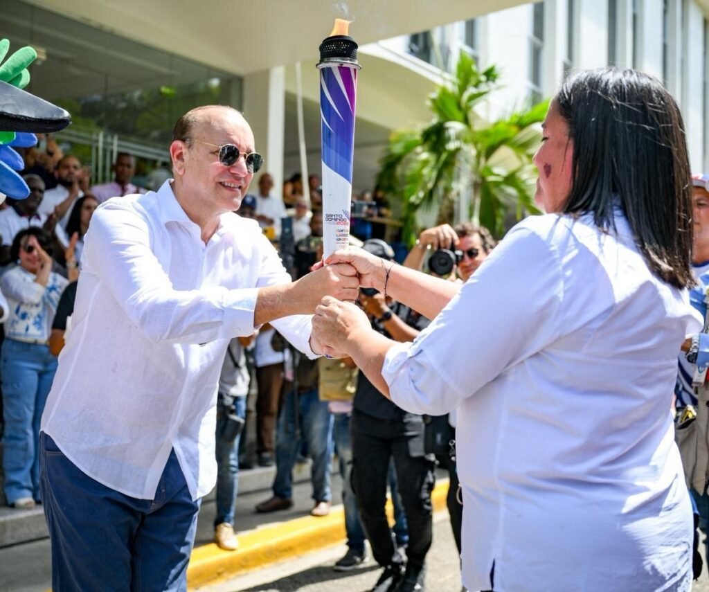 Santiago recibe la antorcha rumbo a los Juegos 2026 con mensajes de respaldo y vigilancia ciudadana