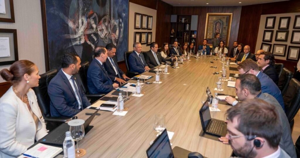 FMI y Banreservas abordan retos de la economía dominicana en reunión oficial