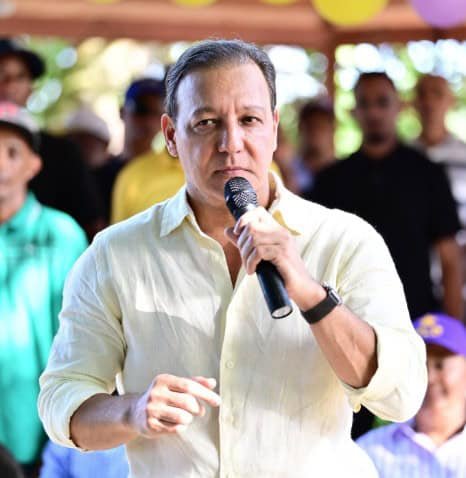 Abel Martínez critica la intención oficial de obtener hasta RD$50 mil millones más y reclama frenar el gasto estatal