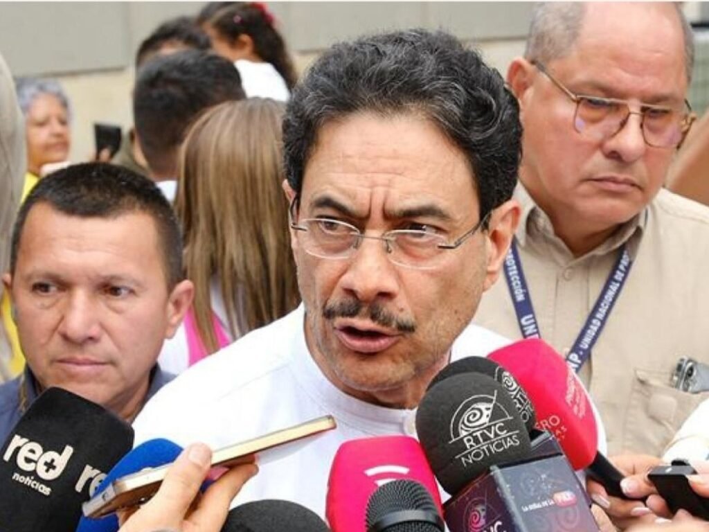 Cepeda llama «traidor de la patria» a De la Espriella a nueve días de la segunda vuelta en Colombia