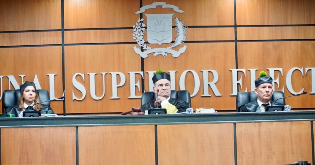TSE aplaza para el martes el recurso contra la norma de la JCE sobre encuestas