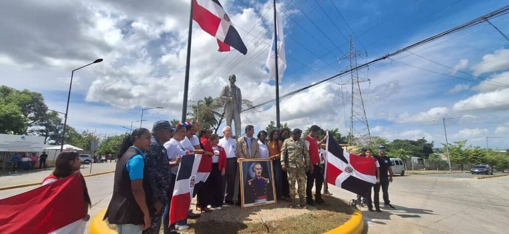 Nueva Barquita presenta estatua de Duarte y queda en relieve el debate entre símbolo patrio y gestión
