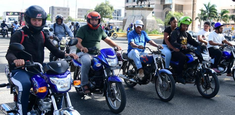 Solo 2 % de motociclistas del DN usa retrovisores y el dato expone una falla persistente en la seguridad vial