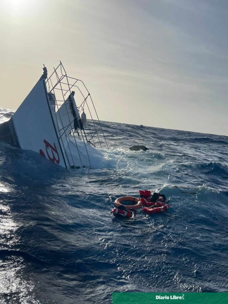 Rescate de dos extranjeros tras naufragio parcial cerca de Puerto Plata refuerza llamado a la prevención marítima