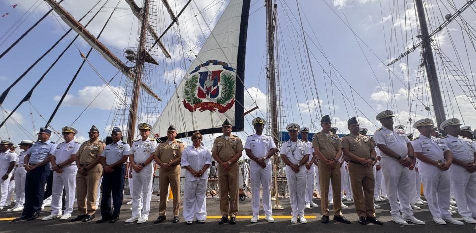 Acto de despedida del crucero de guardiamarinas vuelve a centrarse en elogios a Abinader